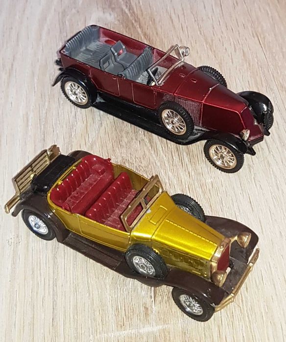 Две старинни колекционерски колички