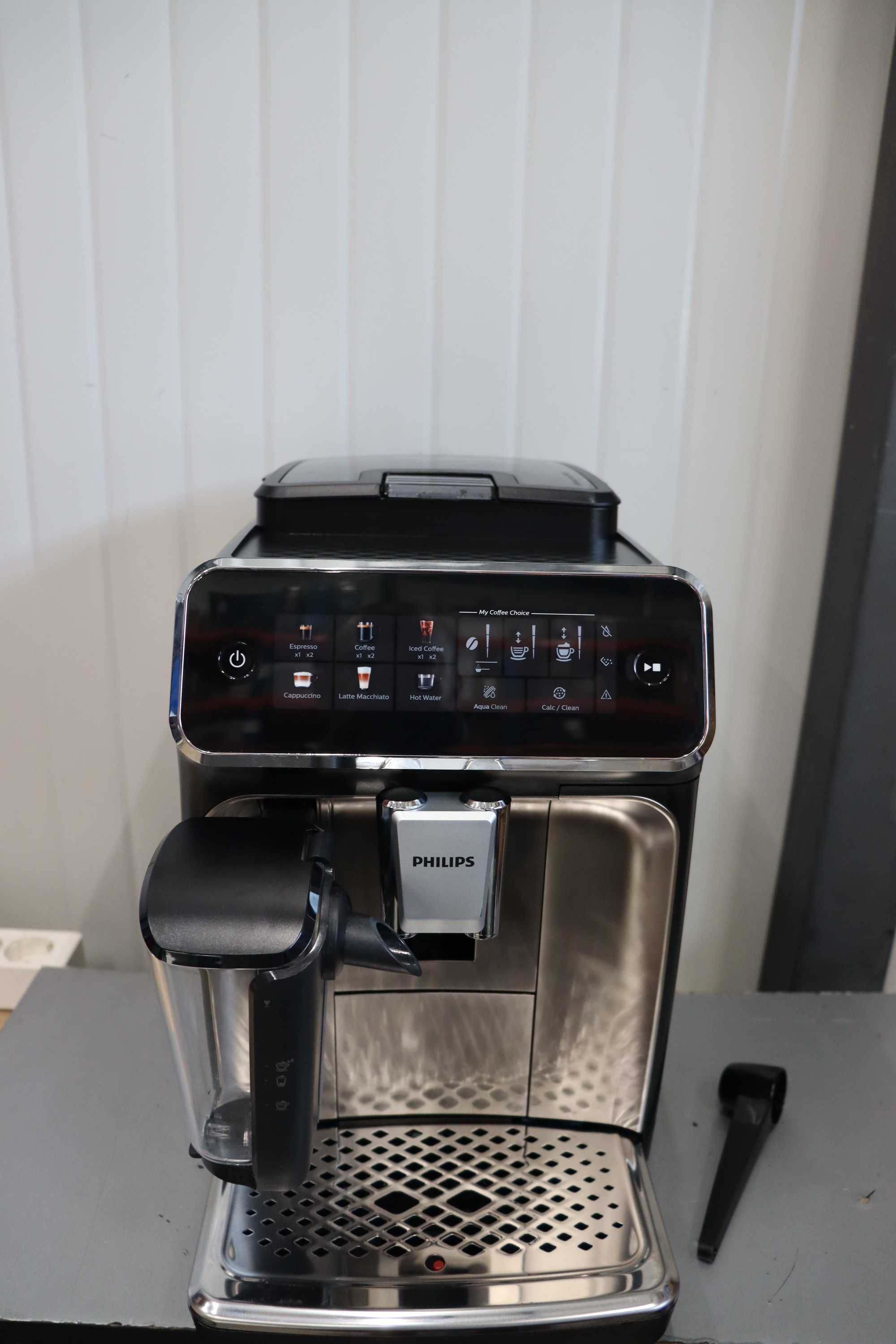 Philips 3300 Series EP3347/90 автоматична кафемашина,6 напитки,LatteGo