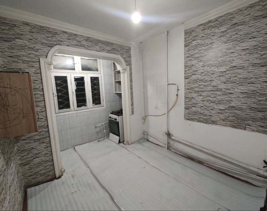 Юнусабад 11 квартал. Продается квартира 2/2/9