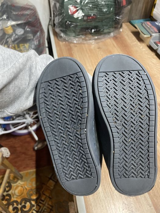 Продавам детски обувки Lasocki.