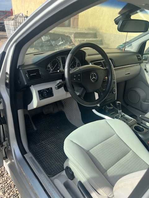 Dezmembrez B-class W245 /2008,2.0 CDI,140cp,aut. 8 tr. Argintiu Polar