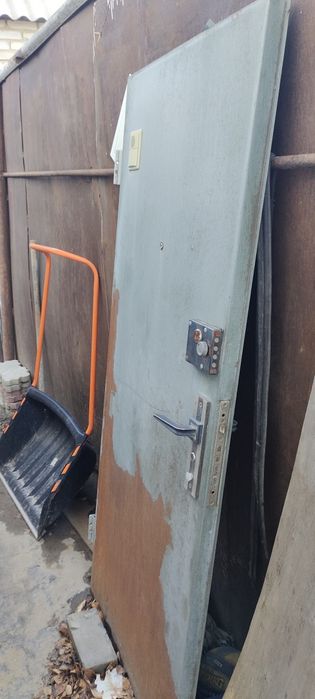 Дверь входная железная