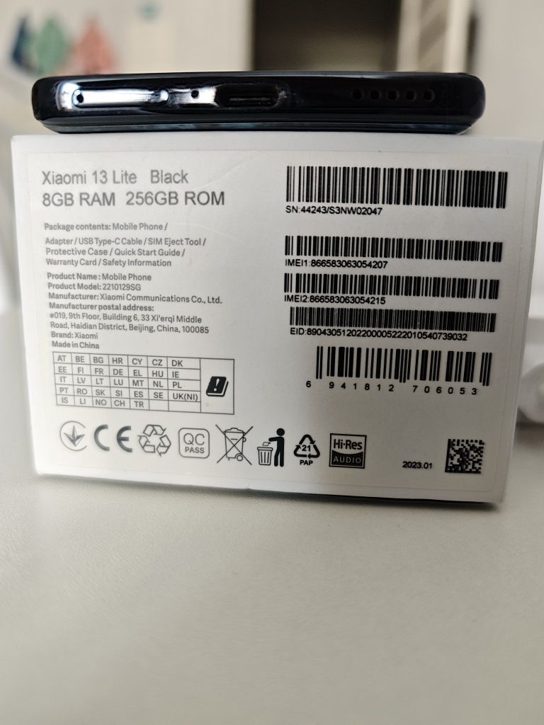 Продается сот.телефон Xiaomi 13 lite 8/256 гб