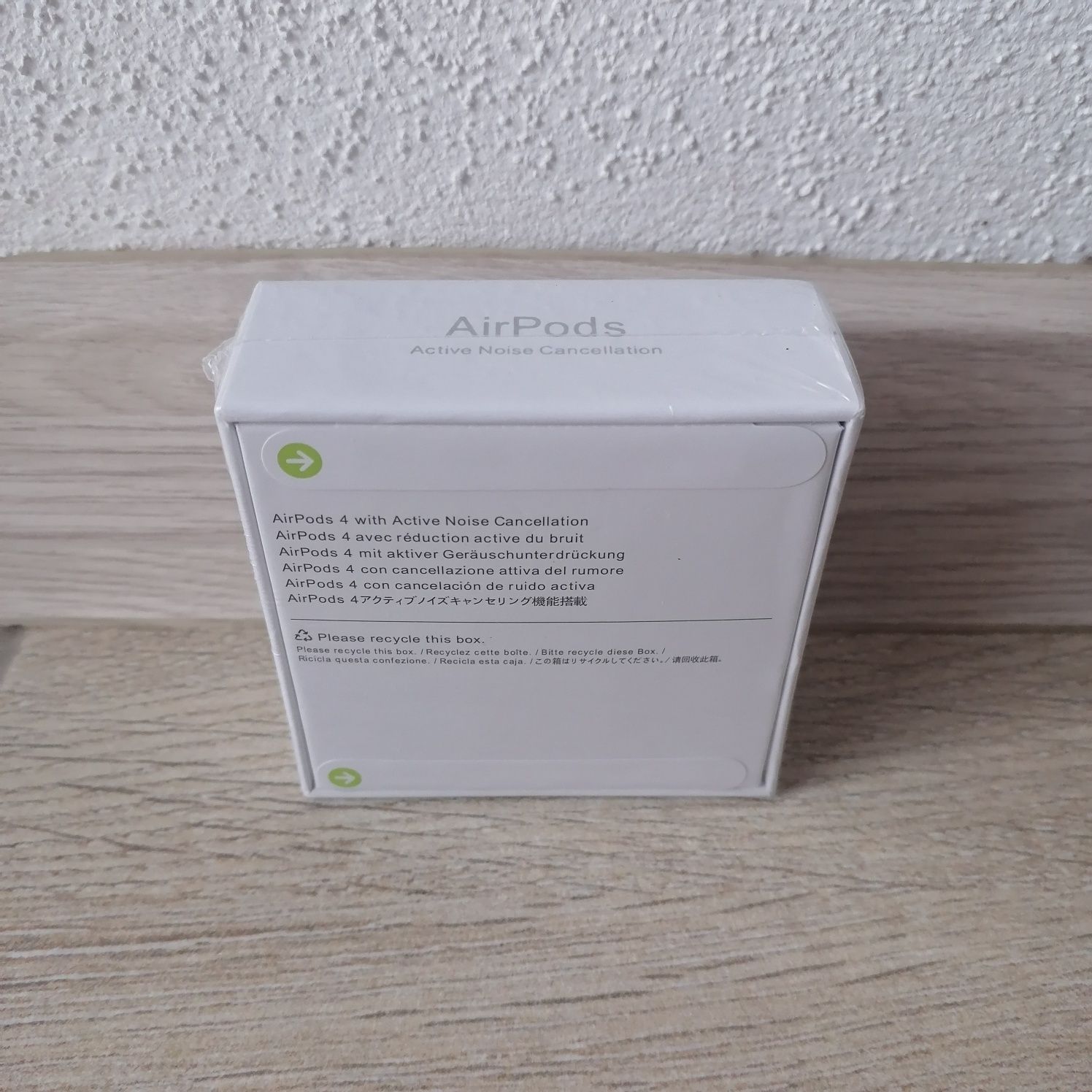 AirPods 4 cu noise cancellation activ