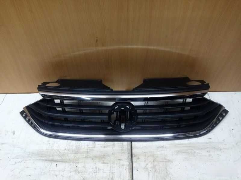 Решетка радиатора (хром) Polo 20- седан