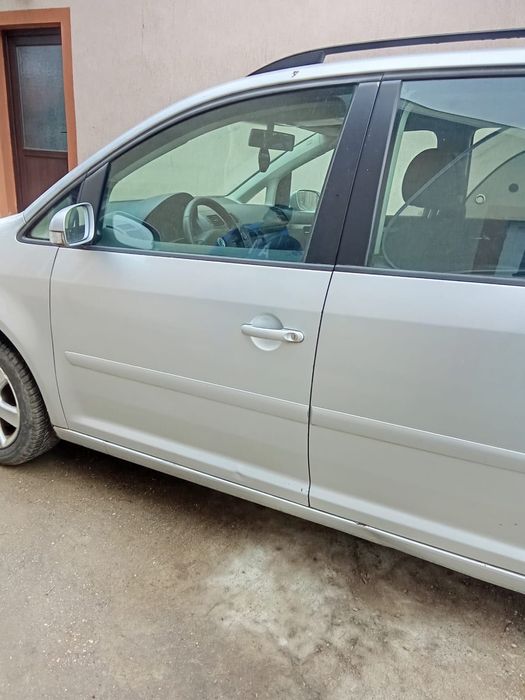 Vând Volkswagen Touran!!