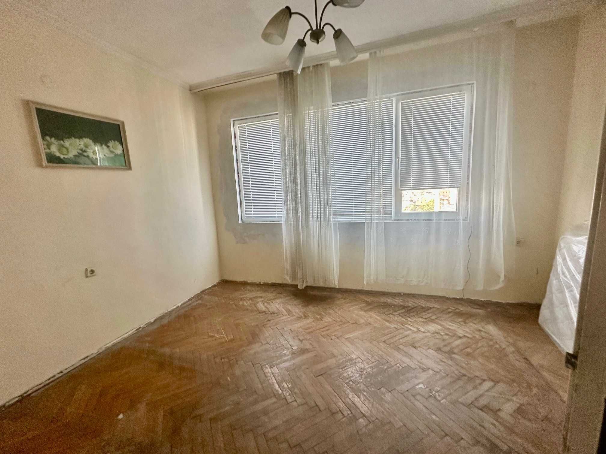 Тристаен апартамент за продажба в Център на град Бургас