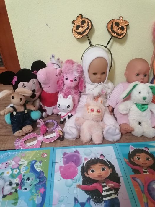 Vând jucării pentru fetite  în stare buna