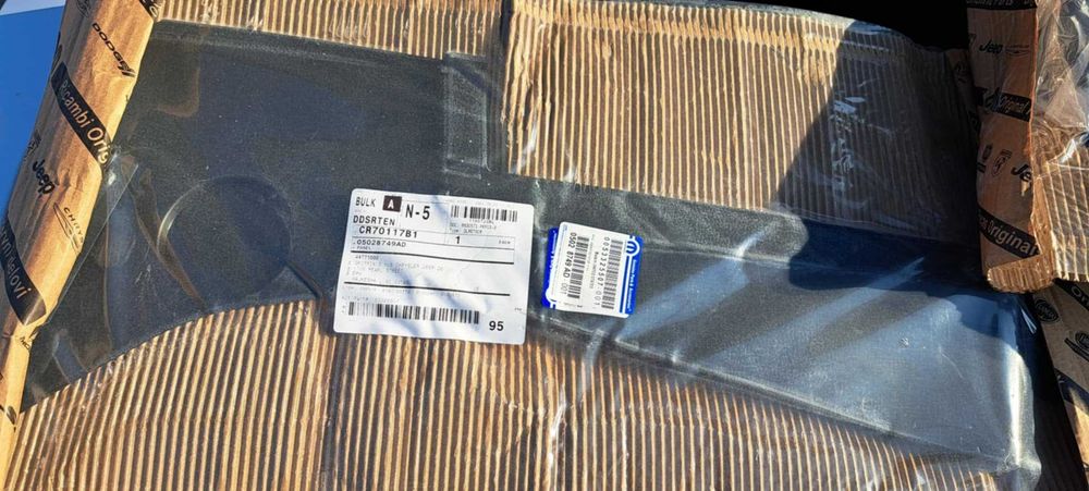 Пластмасови кори за двигателен отсег Dodge challenger 2015-2023