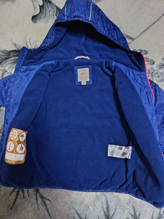 Куртка на девочку 6-7 лет на рост 116-122см