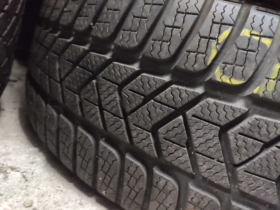 4бр Зимни гуми 225 50 17 - Pirelli