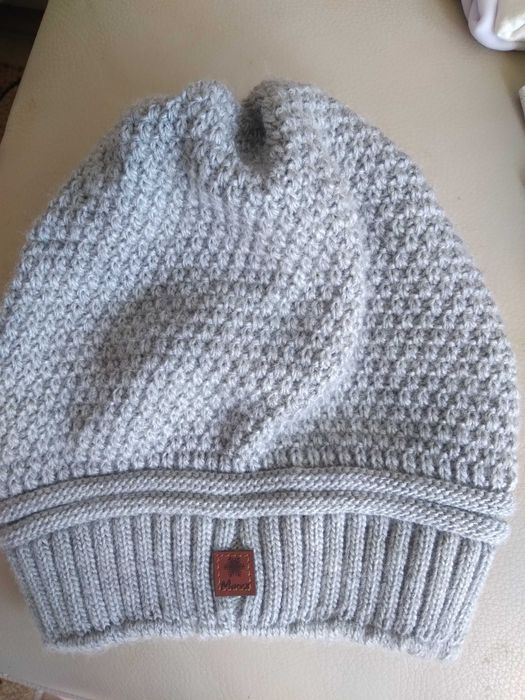Топла сива шапка