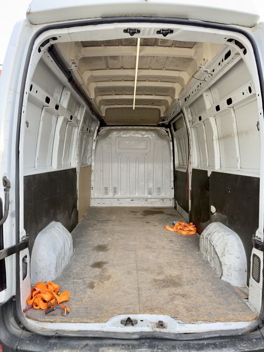 Inchiriez dubita Renault Master 2014