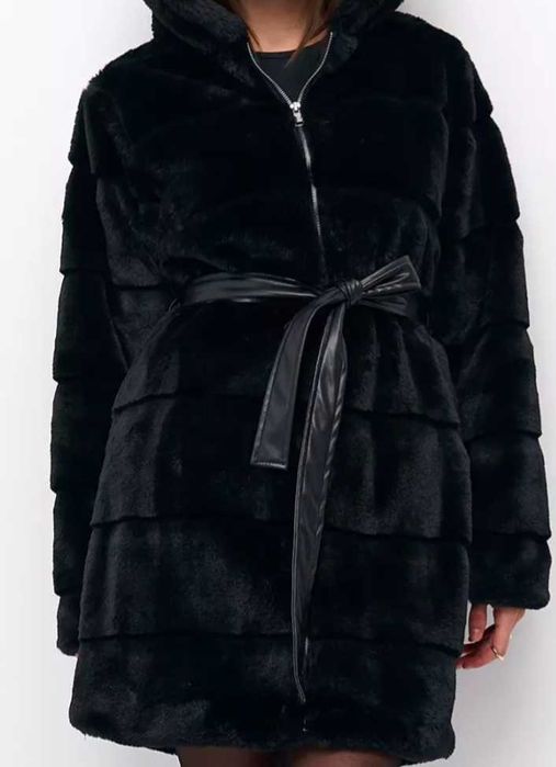 Дамско палто с качулка от еко кожа