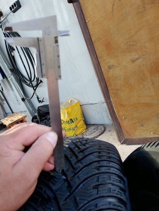 Зимни гуми с джанти 2 броя са 5×100 от голф 4.цената е за комплекта!