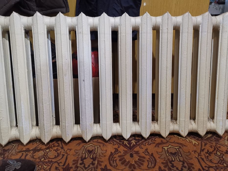 Продам чугунную батарею