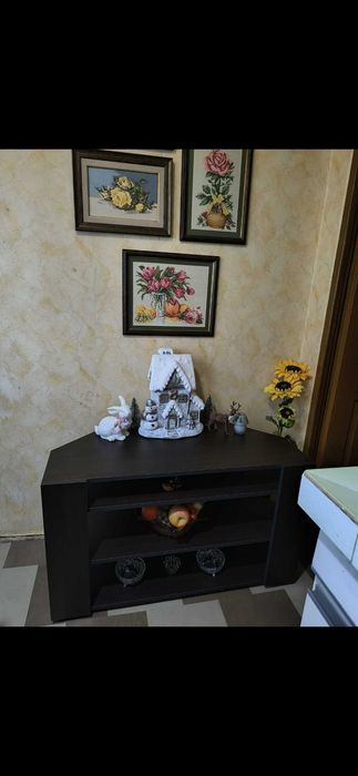 Tv shkaf pochti neizpolzvan