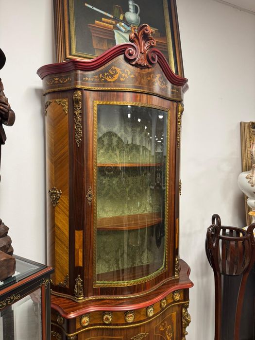 Vitrina deosebita din lemn masiv, cu intarsii si elemente bronz