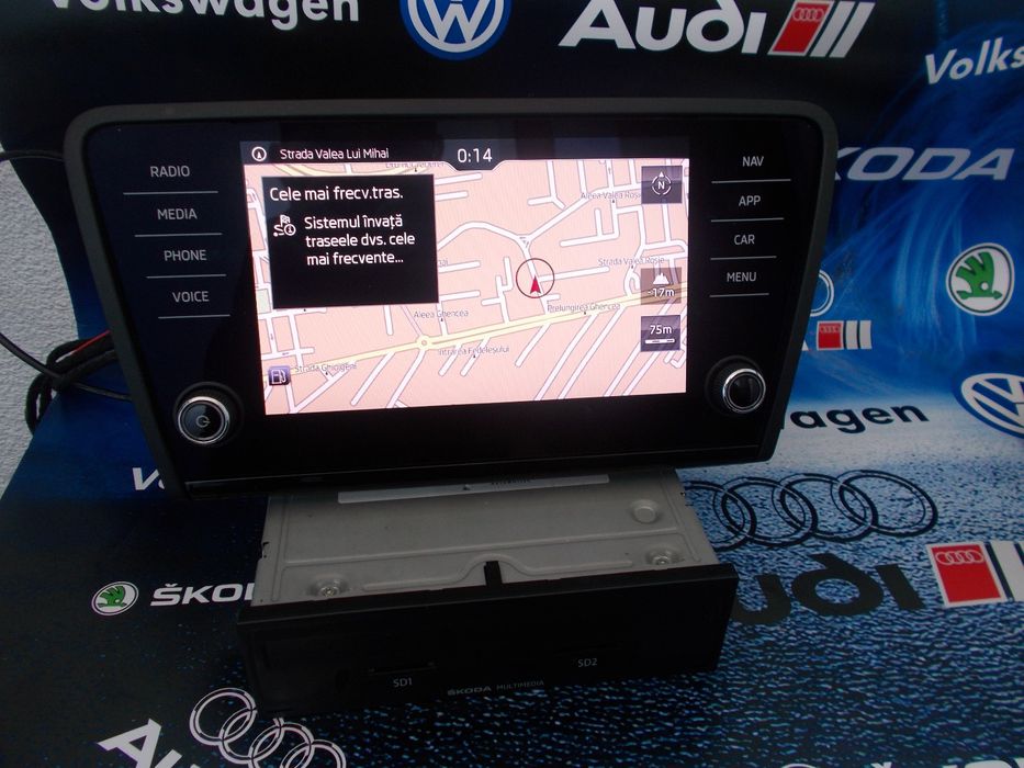 Vând navigație mib2 display unitate LCD Octavia 3