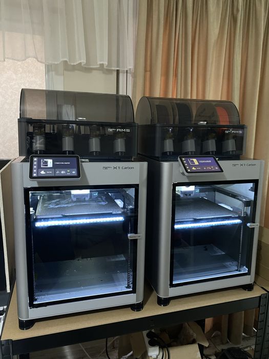 2 броя Bambu Labs X1C принтери с АМС и допълнителни ъпгрейди