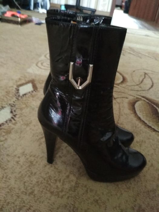 Сапоги на платформа за 20000, туфли и басоножки ПО 3000