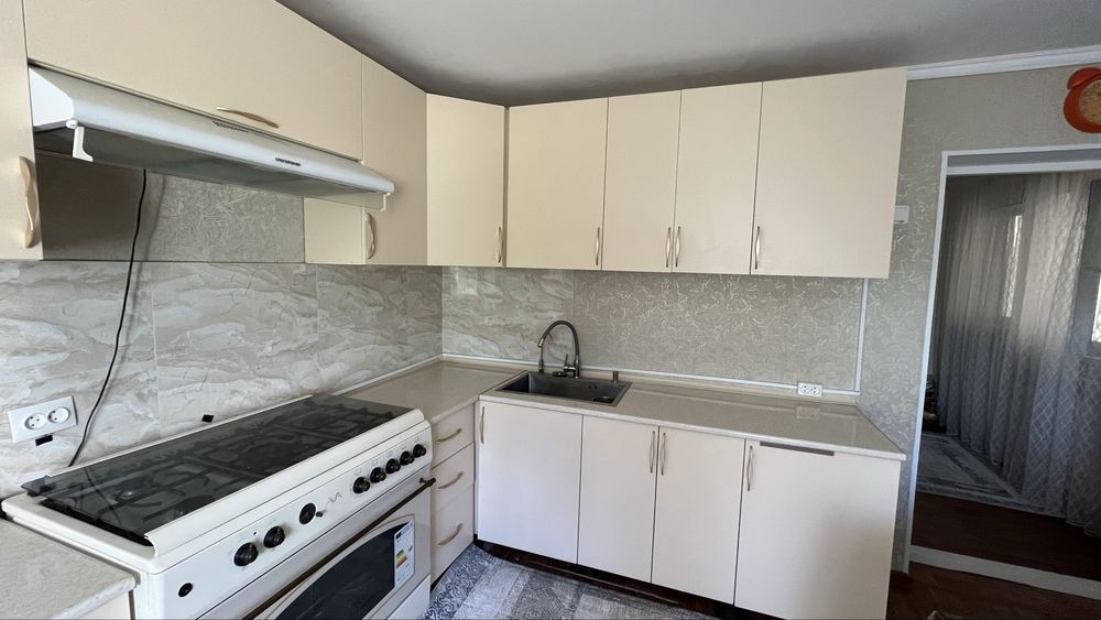 Кухонный гарнитур сатылады!