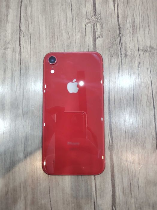 Продава се iPhone XR 64GB
