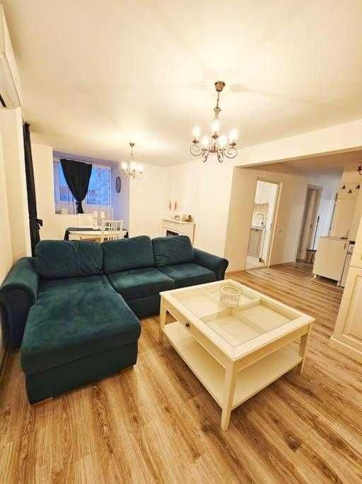 Inchiriez Apartament 3 camere zona centrala