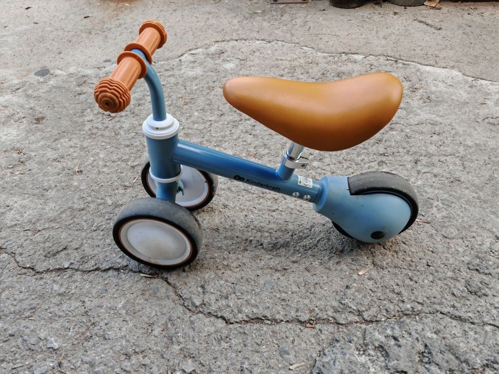Колело за баланс Kinderkraft cutie
