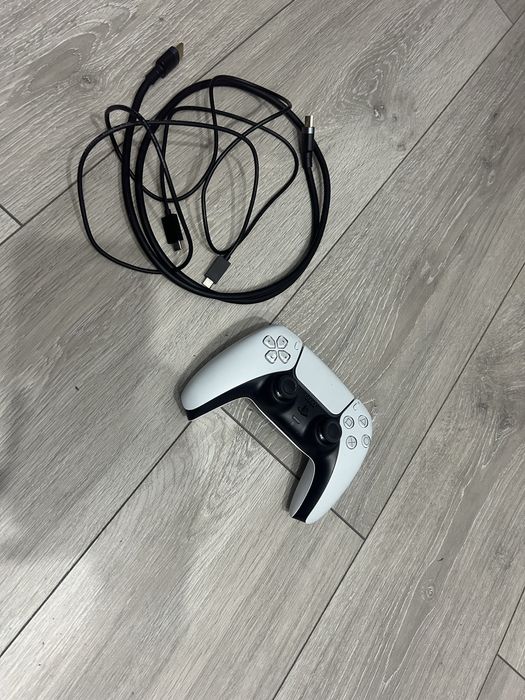 Vand PS5 ca nou + FIFA 25 disk ori schimb cu pc gaming