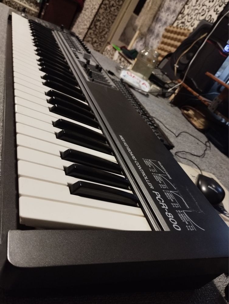 Синтезатор миди клавиатура Roland pcr800