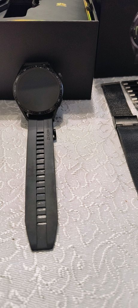 Продавам 2 смарт часовника Huawei Watch GT 3 (мъжки и дамски) + Подаръ