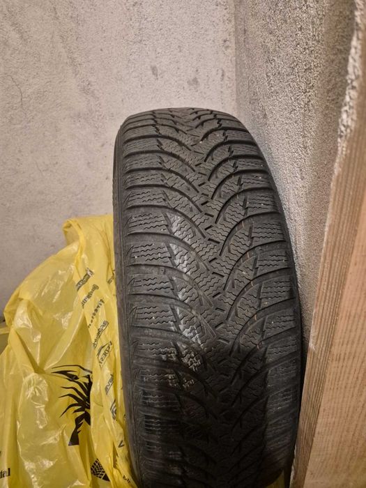 4 броя зимни гуми KUMHO 215/60R17 96H WinterCraft WP51