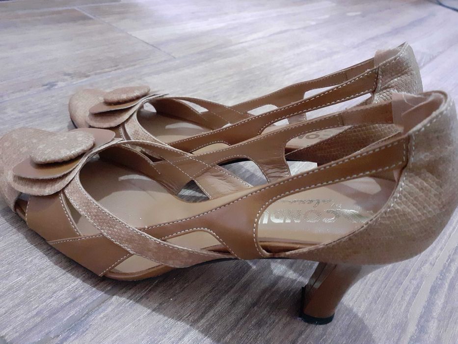 Pantofi din piele