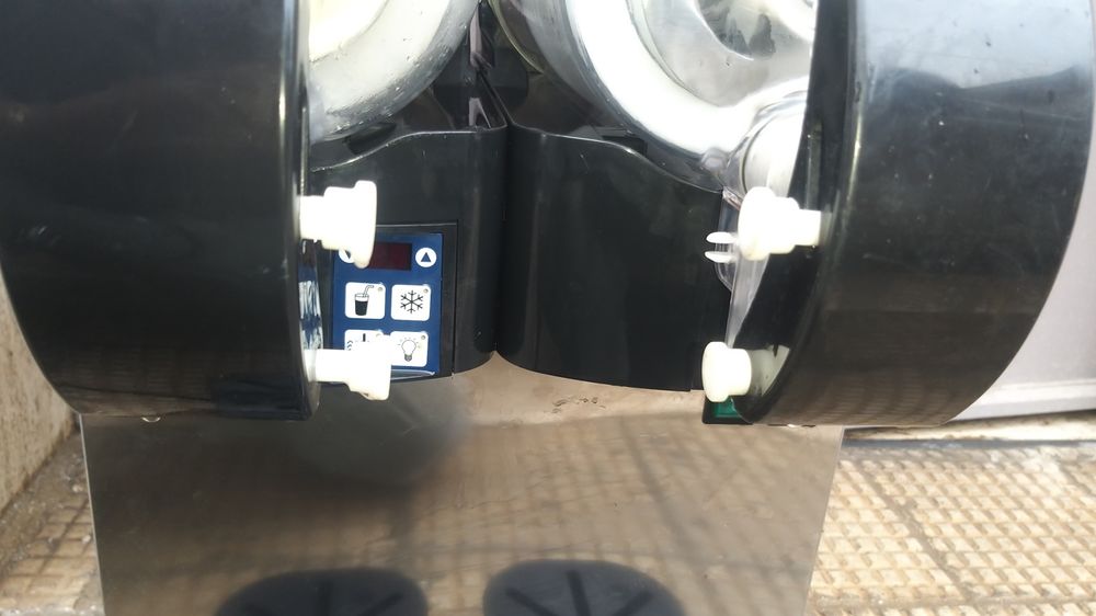 Aparat electronic pentru granita model ELCOR GRANI  cu 2 cupe de 12 li