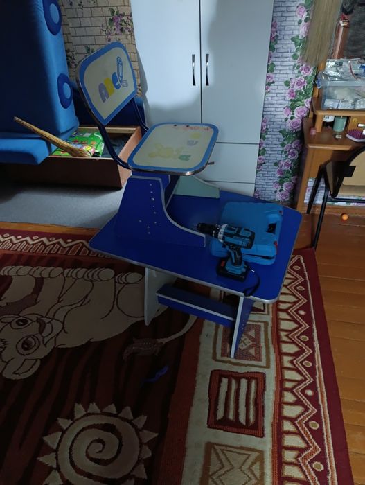 Простой Столик для ребенка