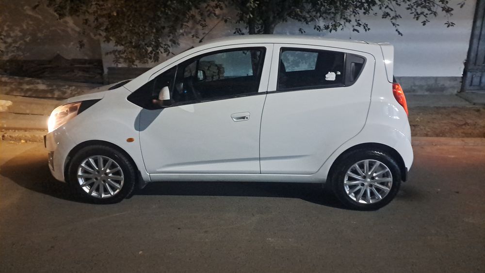 Spark Sotiladi 2011 yil 3 poz 350.000 probeg