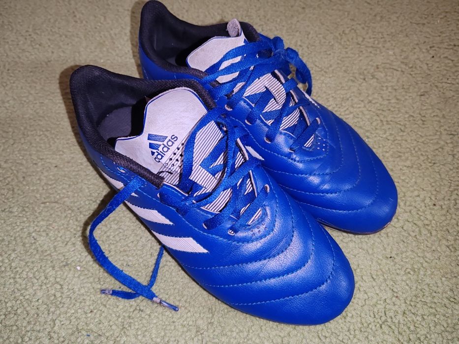 Футболни бутонки