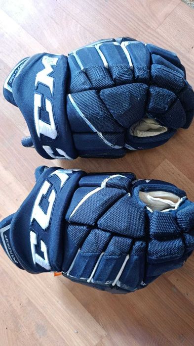 Продам хоккейные краги CCM ft1
