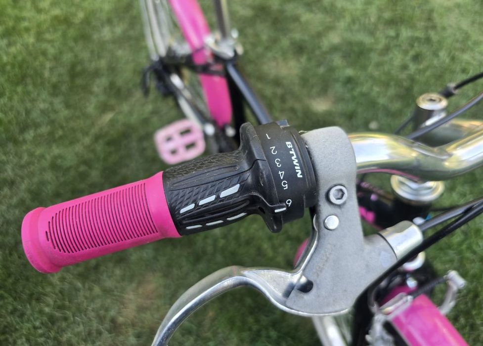 Vând bicicleta fete 6-9 ani Dechatlon