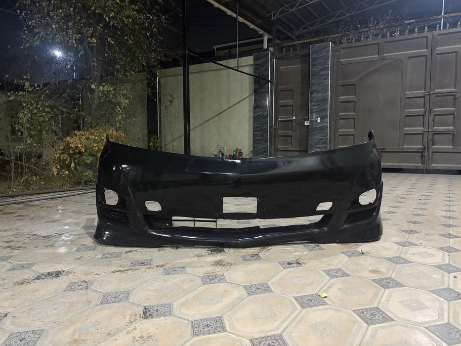 Продам бампер Тойота алфард