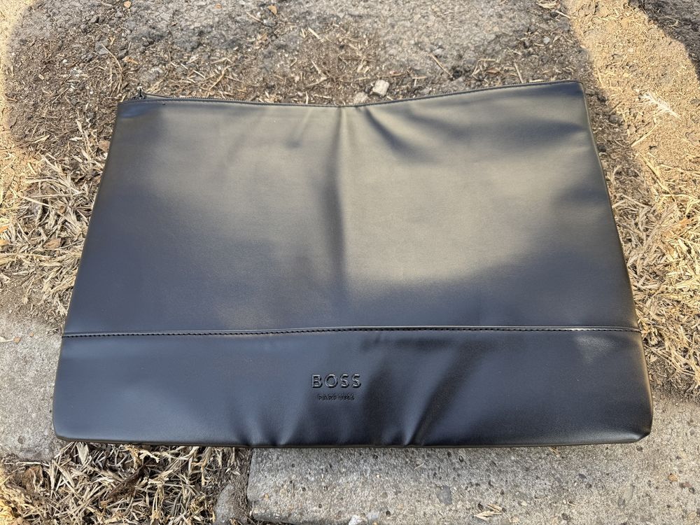 Husa piele Boss pentru tableta laptop 15.6"
