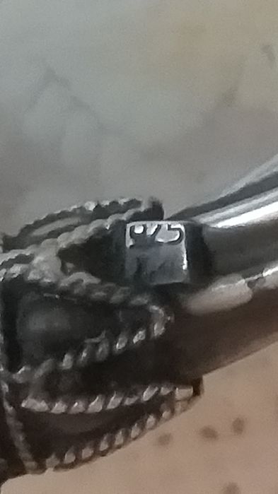 Vand o piesă veche din argint