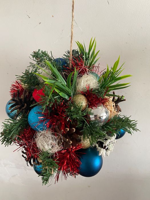 Коледни декорации и подаръци