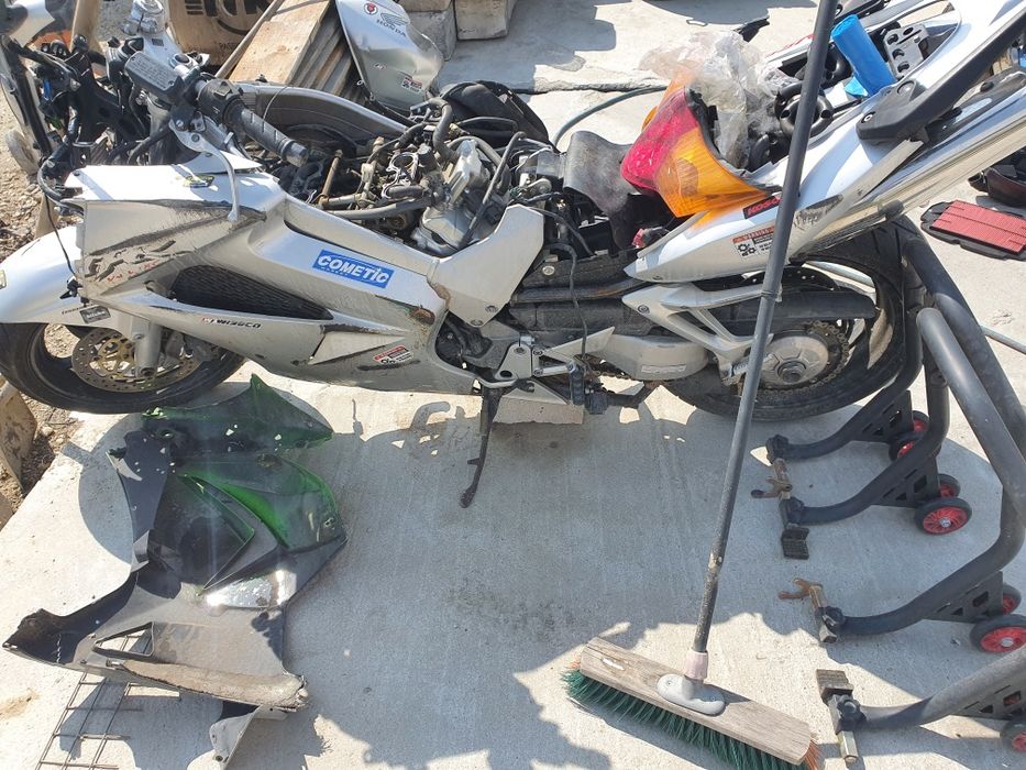 Dezmembrez honda vfr800 an 2002 motor functional bobine ecu monobrat