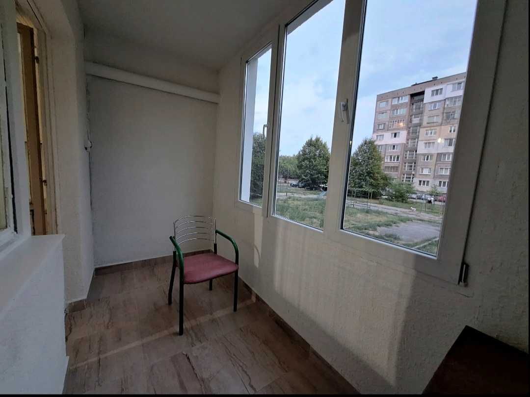 Собственик отдава двустаен  апартаментът  в гр.Перник,  Изток
