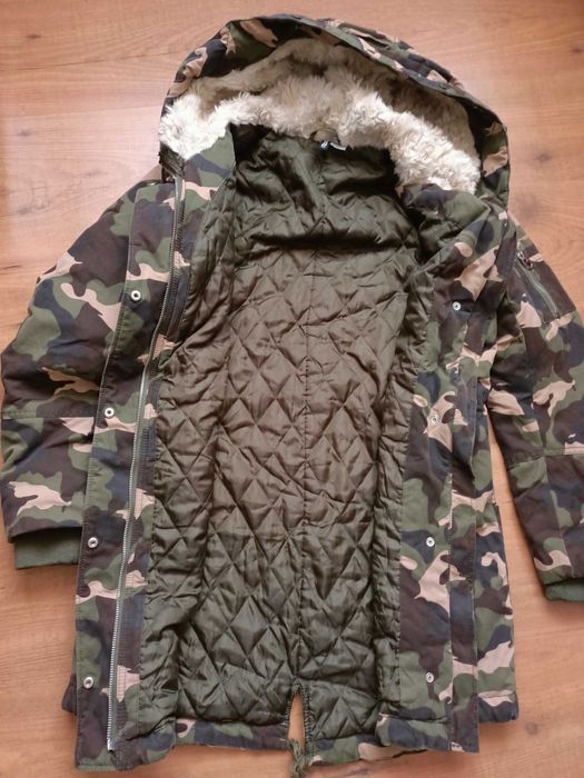 Parka army H&M cu gluga îmblănită