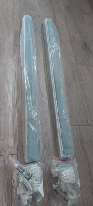 Продам ролл шторы  в наличии две штуки по 80см