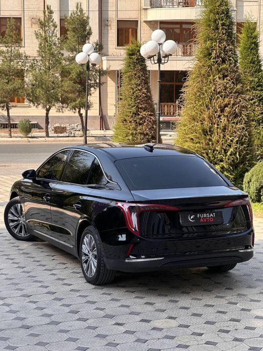 Nasiyaga sotiladi Hongqi EQM5 500kmlik