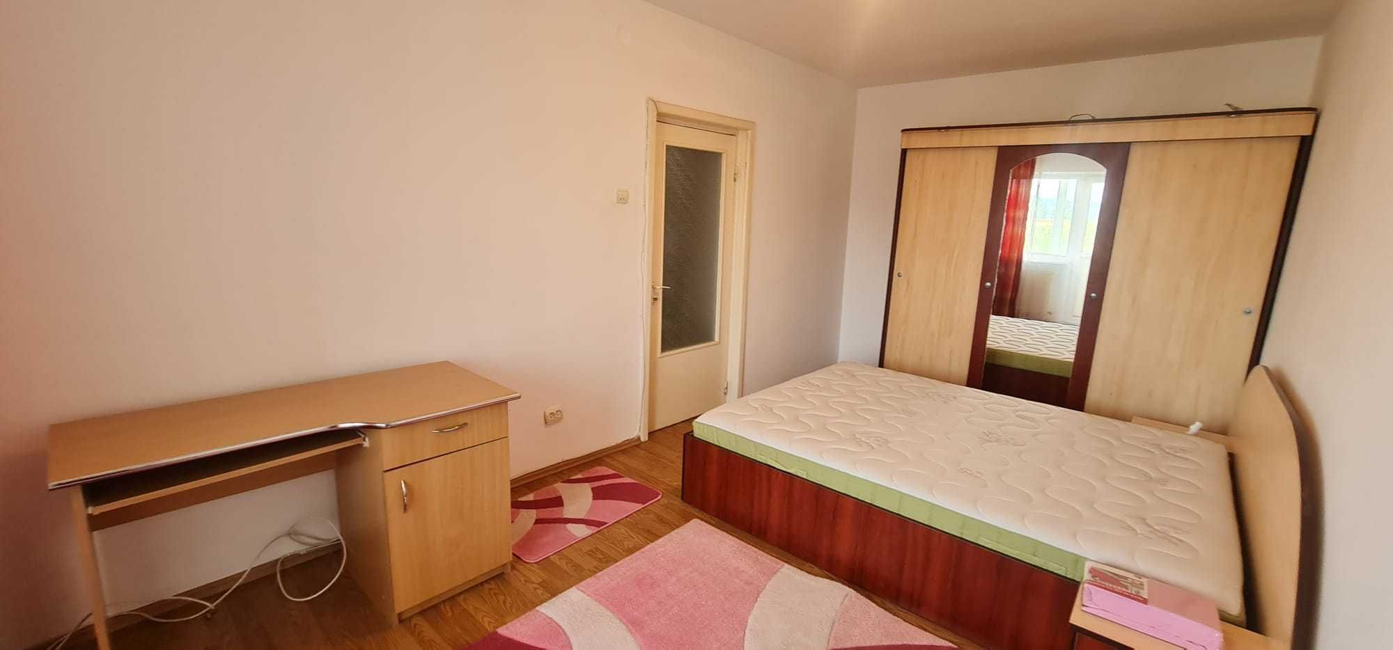 Închiriez apartament în Sibiu cu 3 camere decomandate - zonă centrală